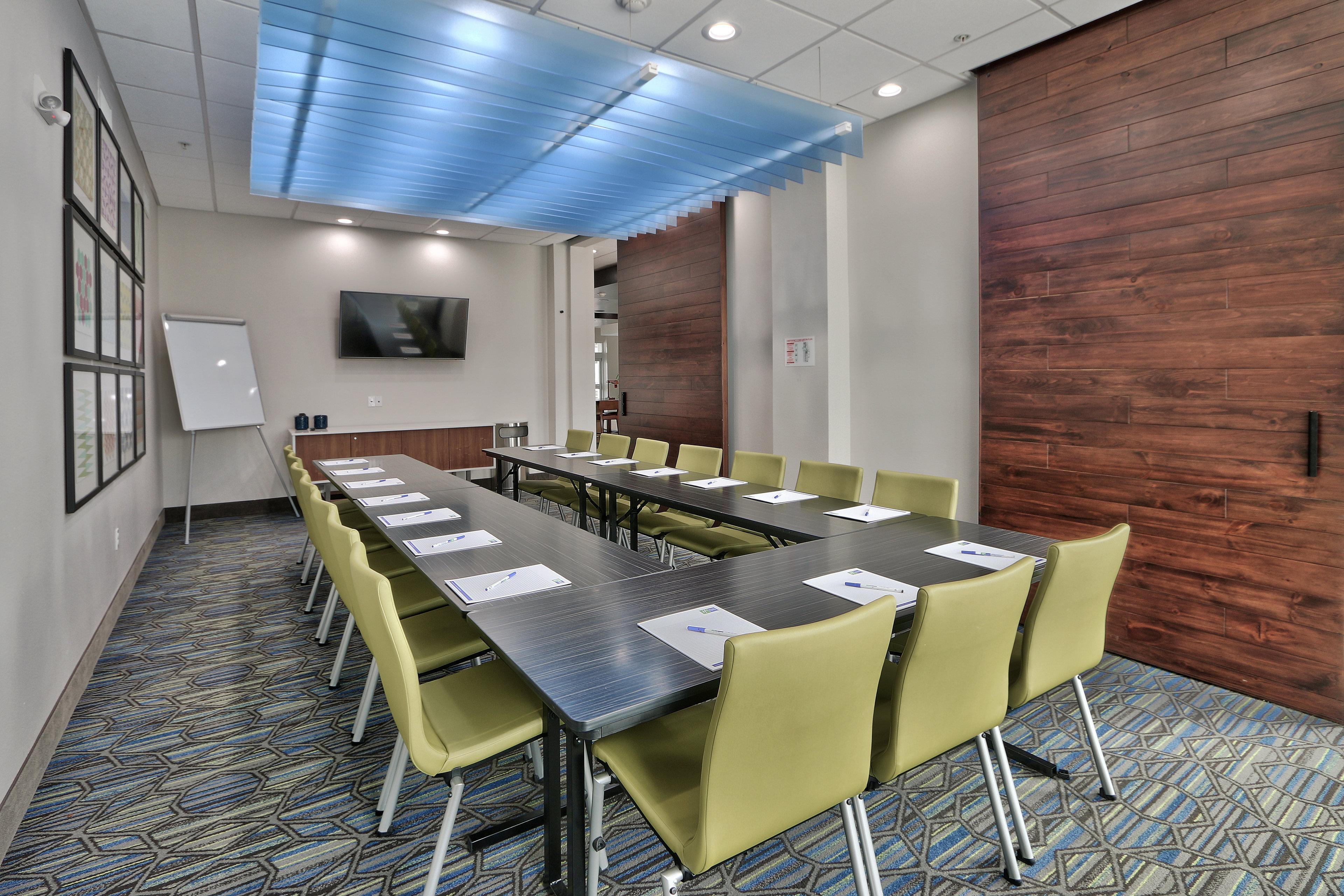 Holiday Inn Express & Suites - Houston East - Beltway 8 By Ihg Cloverleaf Екстериор снимка